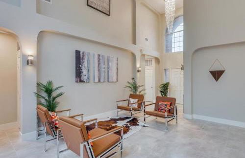 Captivating 6BR 3B Home with Pool & Fire Pit - Foto 6