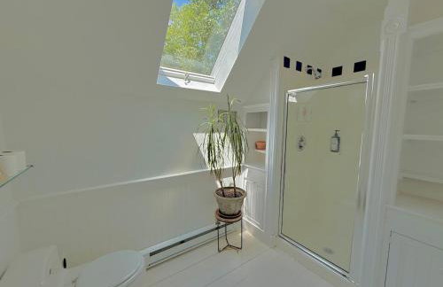 Beautiful House in the Woods, Huge Yard, Hot Tub - Foto 47