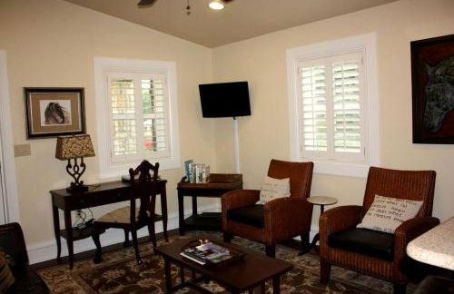 Peaceful Cottage on Farm in Idyllic Countryside near Fort Worth, Texas - Photo 4