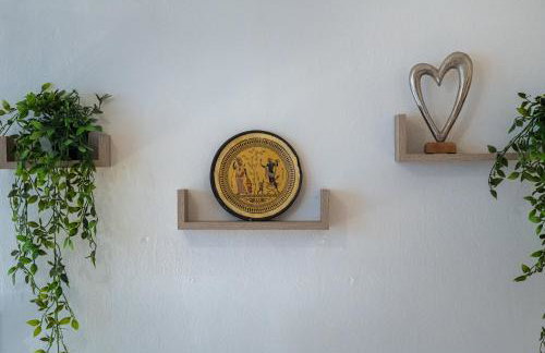 Central, Calm with Courtyard - Foto 48