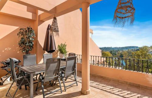 Luxury seaview apartment in Marbella located in a secure gated community with swimming pool and large terrace Perfect for families visiting Marbella and Puerto Banús - Foto 12