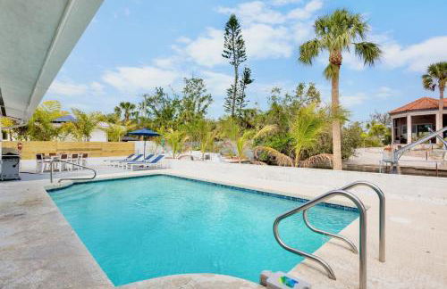 Coastal Charm - Photo 2