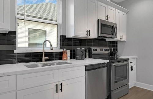 Sleeps 7 Newly Built 10 min from All major attractions - Foto 15