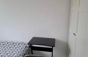 Nicely decorated 3 bedroom house near Heathrow, London - Foto 25