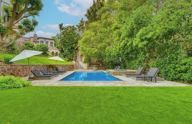 Carolwood - Modern Tuscan Villa With Rolling Lawns and Loggia in Holmby Hills - Photo 60