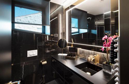 Posh Residence Luxury Suites - Photo 38
