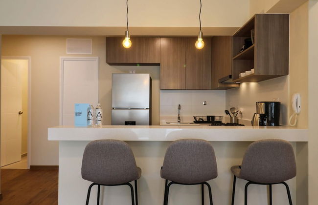 w Comfy 2BR w Modern Balcony Near Kennedy Park - Foto 3