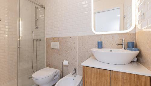 Barbadinhos Apartments in Lisbon Historic Neighborhood - Foto 5, Shower