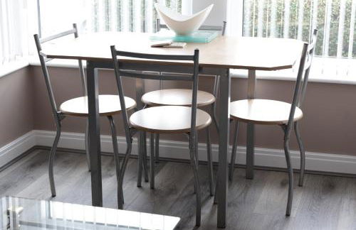 Modern 1 Bedroom Apartment Free Parking WiFi Near City Centre - Photo 16