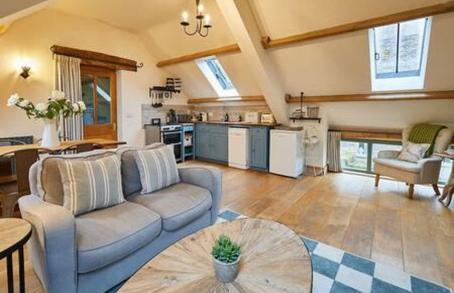 Host Stay Llewenau Draw Barn - Photo 1