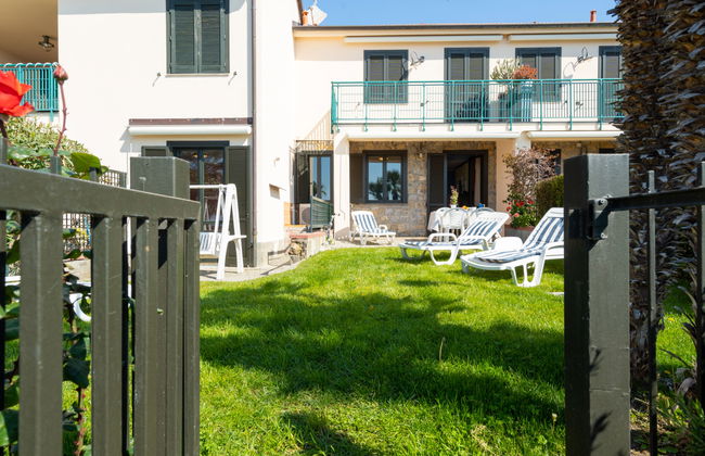 3 bedroom Apartment in Cipressa with swimming pool and garden - Photo 18