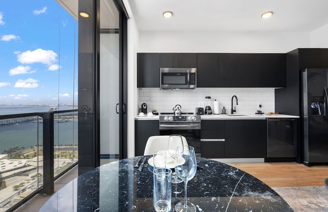 Incredible Downtown Miami City View - Photo 5