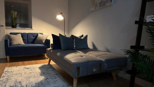 Home Near Etihad, Free Parking, Workplace & Garden - Foto 4