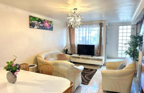 Cozy Station House & Direct Access to Paris - Foto 3