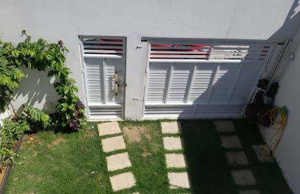 Duplex 2Qts com ar suíte e quintal Prox a praia - Foto 8