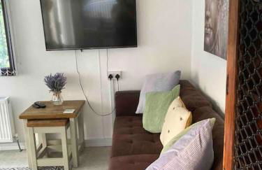 7F Cwtch Cymru Lodge, Caer Beris Holiday Park - apologies commercial vehicles not allowed on site - Foto 16