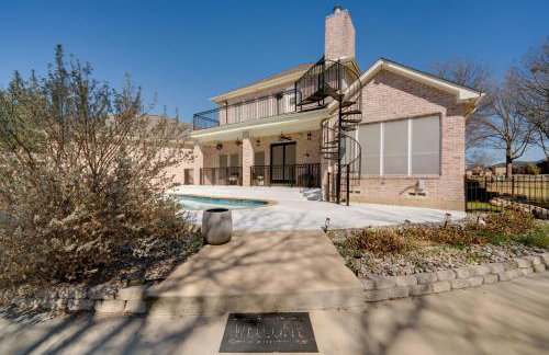 Near Joe Pool Lake! Luxe Getaway with Shared Pool - Foto 36