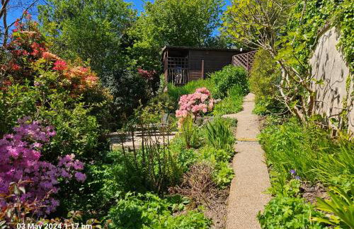 Treetops Lodge, private Cornish hideaway, parking, garden - Foto 59