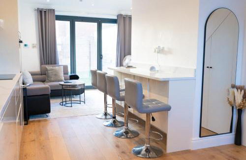 Modern Entire Unit 3BR, 3BA, balcony, 86inch TV - 15mins to city - Foto 19