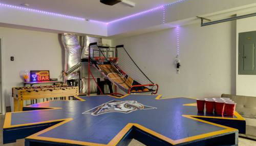 Modern Townhome, Large Game Room with Ping Pong, 10min to Downtown! Sleeps 10! - Foto 3, Game Room