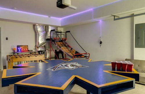 Modern Townhome, Large Game Room with Ping Pong, 10min to Downtown! Sleeps 10! - Foto 3