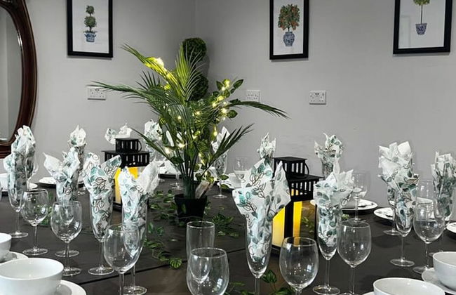 The Cheshire Gathering - Hot Tub 8 Bedroom - Photo 9