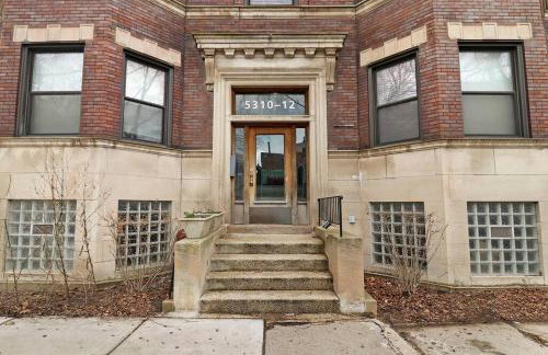 Modern & Spacious 3BR Apt with In-Unit Laundry - Bstone 2 - Photo 3