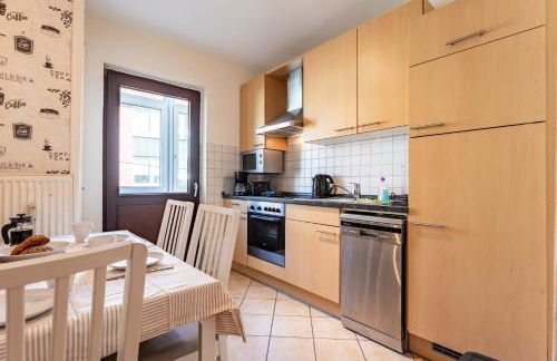 FeWocation Bremerhaven - Bright 1BR Apt with Balcony and Parking - Photo 13