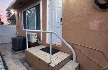 Cozy room close to everything, 5min to the airport - Foto 4