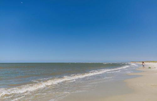 NEW LISTING! Two Bedrooms in A Building with Marsh and Ocean Views - Foto 38