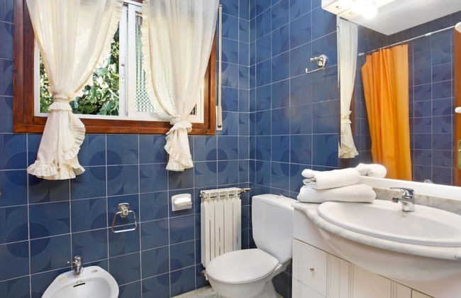 Vila Maer in Blanes With 5 Bedrooms and 2 Bathrooms - Photo 16