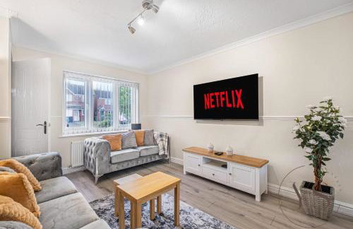 Group-Friendly 3BR Near Dudley + Parking - Foto 43