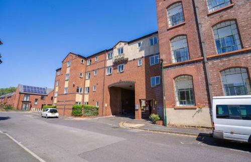 Ensuite Bedrooms with Shared Kitchen and Apartments at Simpsons Hall in Nottingham - Photo 4