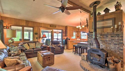 Year-Round Waterfront Getaway Lake Access and Dock! - Foto 5