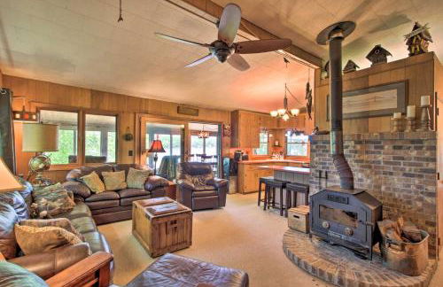 Year-Round Waterfront Getaway Lake Access and Dock! - Foto 5