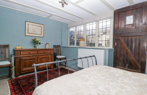 White Haywood Farmhouse - Photo 23