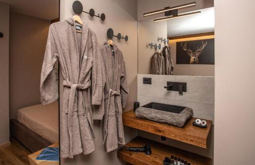 WHISPERING PINES LODGE Mountain view apartment with ski-in access - Foto 47