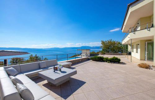 Luxury Villa Oštro with pool & Krk bridge view - Photo 31