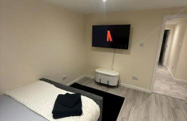 New 2-bed 2-bath detached flat with garden - Photo 24