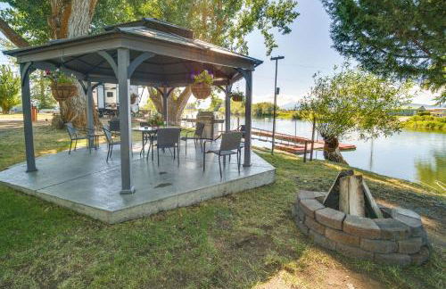 Riverfront Resort Cabin about 21 Mi to Crater Lake NP! - Foto 1