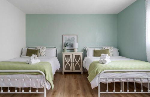 Luxury Home & Mins to Beach and Walk to Downtown - Foto 23