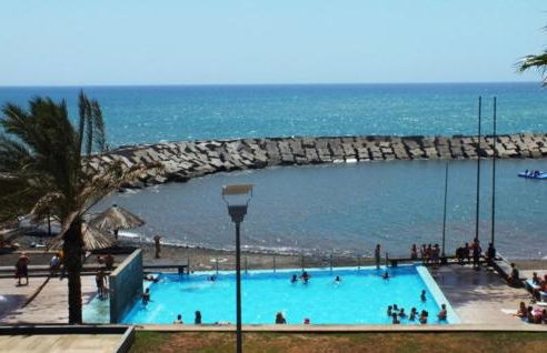 Lovely newly refurbished, 1 bedroom top floor apartment with sea views, fast WI-FI CABLE TV and Netflix - Foto 31