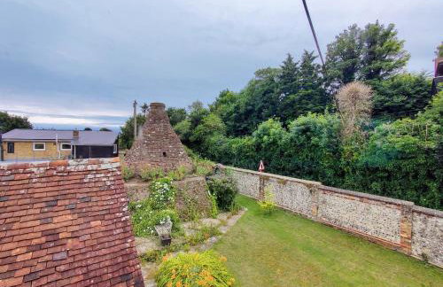 Historic river side cottage - top apartment - Foto 34