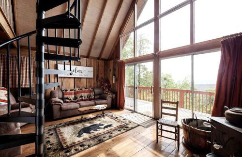 Rustic-Modern Chalet w/ Fire Pit, Deck & Views in Slanesville, WV - Foto 22