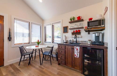 The Cardinal Cabin 15MIN to Magnolia Baylor - Photo 11