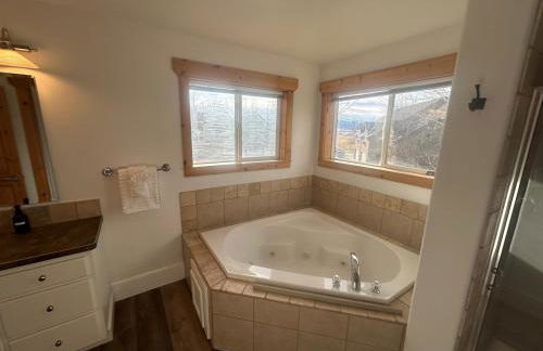 Spacious Modern Home with Game Room - Foto 22