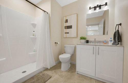 Spacious 5BR Home KING Bed Wi-Fi Parking - Foto 29