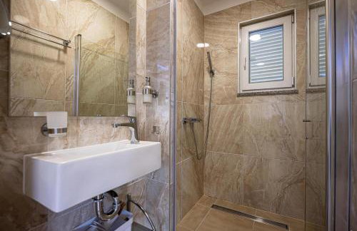 Villa Beauty with heated pool and jacuzzi - Photo 28