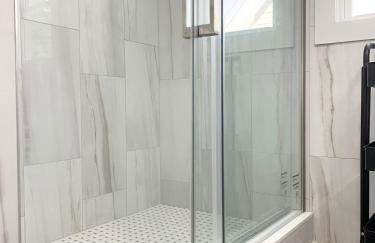 Newly renovated 4 bedroom apartment near downtown. - Foto 13