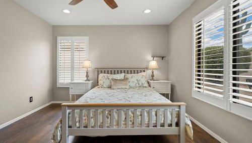 French Country Charm with Pool and Mountain Views - Foto 5